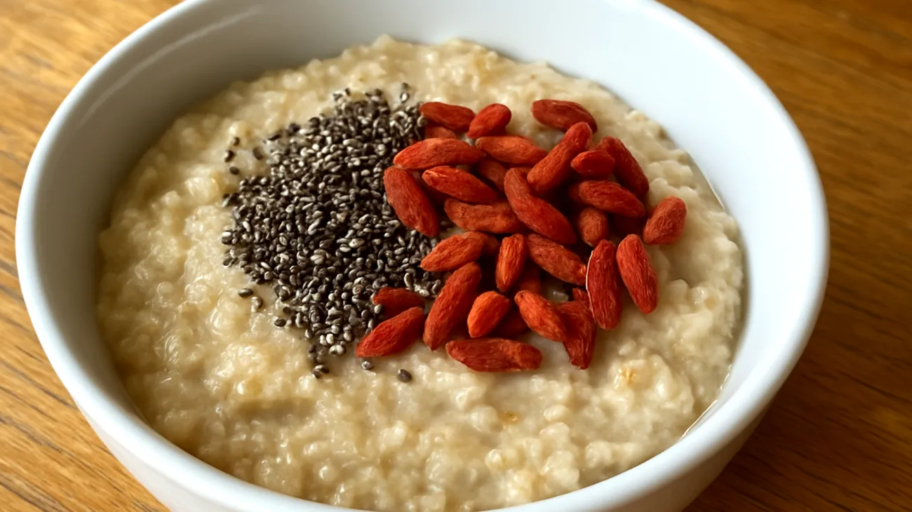 Porridge di avena con semi di chia e bacche di goji"