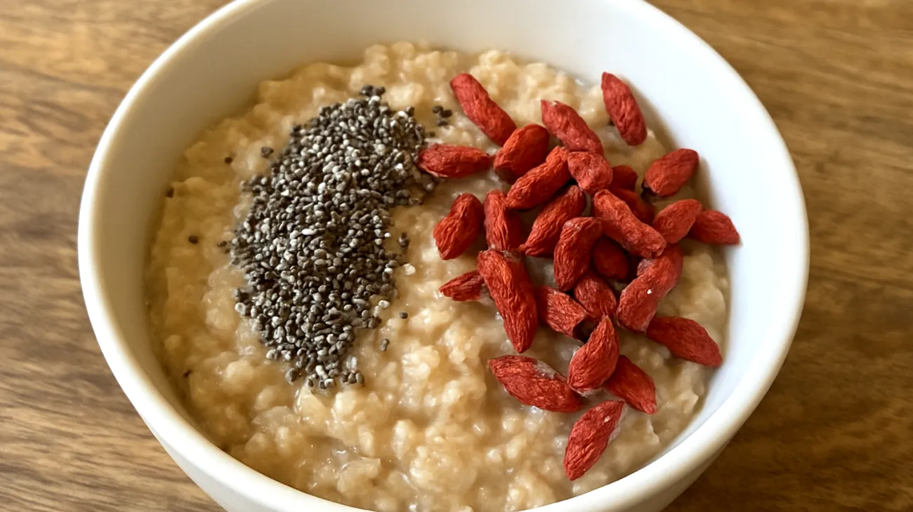 Porridge di avena con semi di chia e bacche di goji"